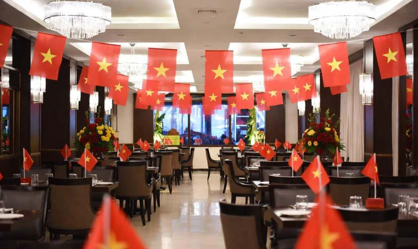 Mẫu trang hoàng nhà hàng dịp 30/4 1/5 thu hút khách check-in