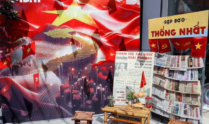 Không gian quán cafe được trang trí đẹp mắt, thu hút khách check-in