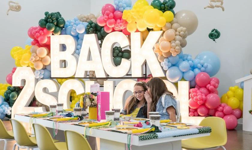 Trang trí Back to School 2025 đơn giản với bóng bay dễ