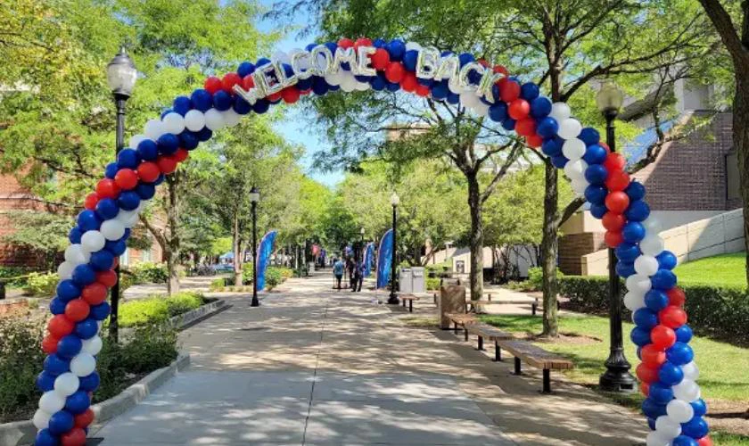 Trang trí Back to School 2025 đơn giản với bóng bay nên thử