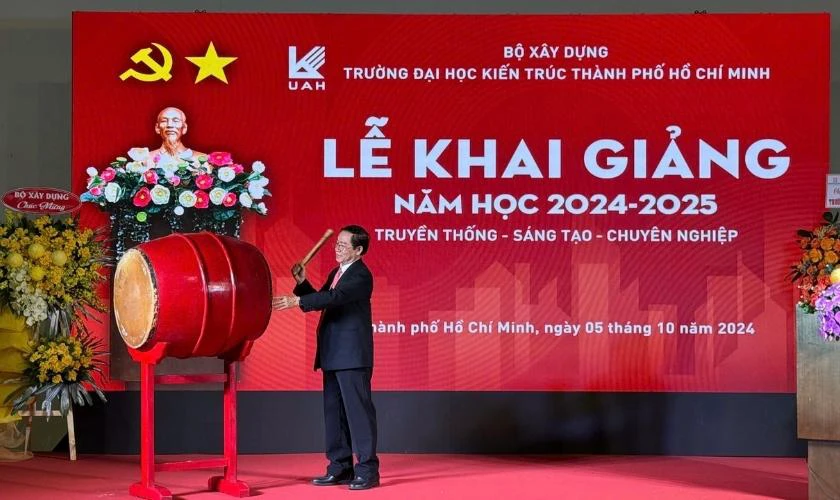 Trang trí Back to School 2025 với phông nền