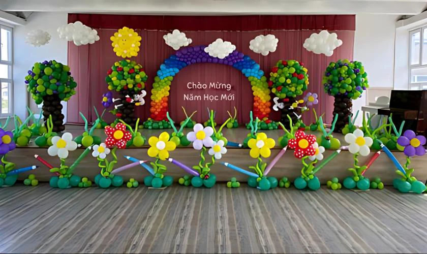 Trang trí Back to School 2025 trên sân khấu đơn giản