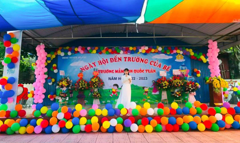 Trang trí Back to School 2025 trên sân khấu mới