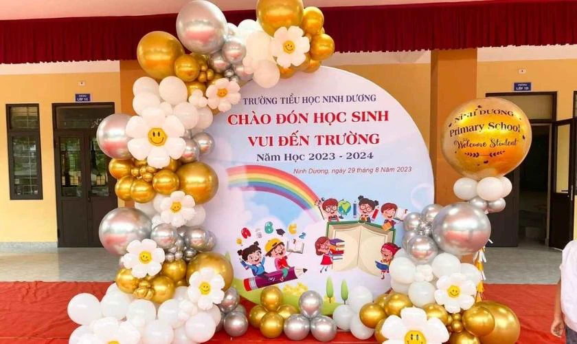Trang trí Back to School 2025 với phông nền đẹp
