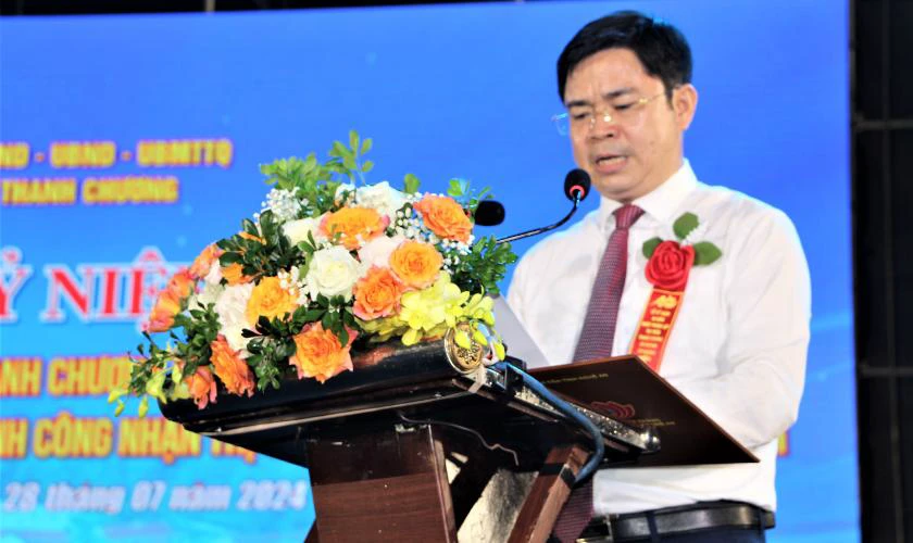 Trang trí Back to School 2025 ở bục phát biểu