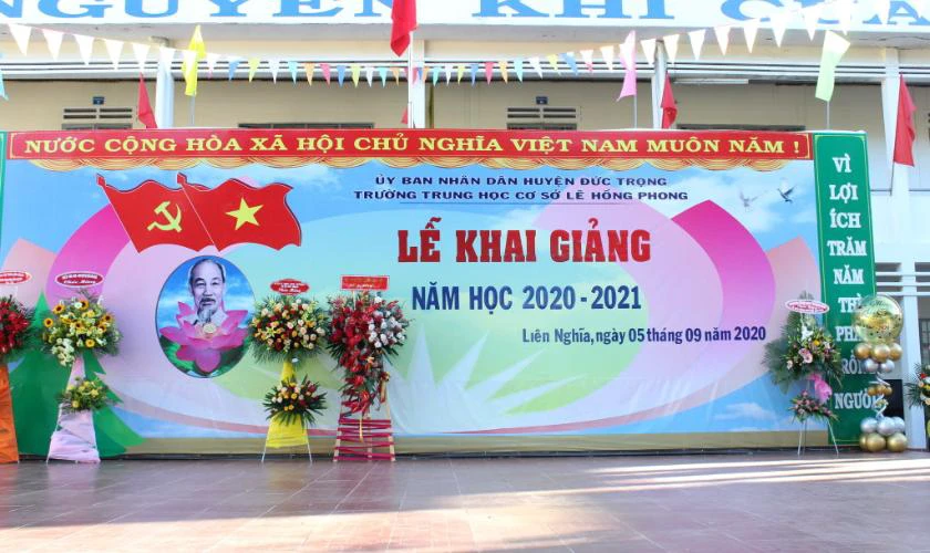 Trang trí Back to School 2025 với phông nền đẹp nhất