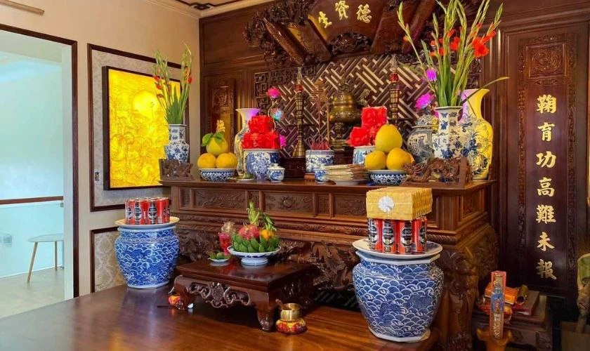 Mẫu trang trí bàn thờ gia tiên ngày Tết 2026