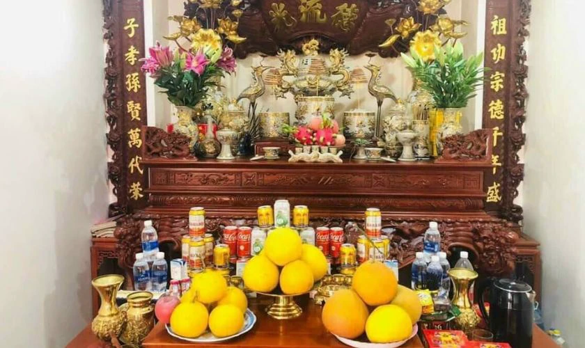 Mẫu trang trí bàn thờ gia tiên ngày Tết chuẩn