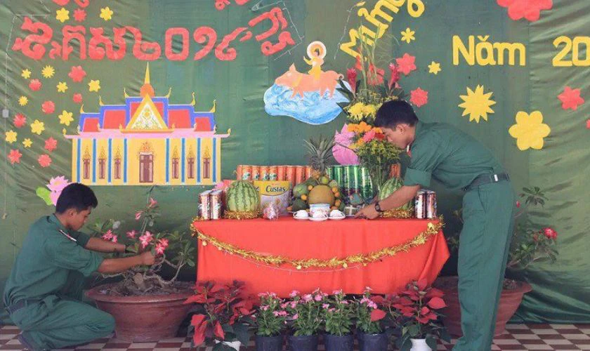 Mẫu trang trí bàn thờ Tổ Quốc ngày Tết