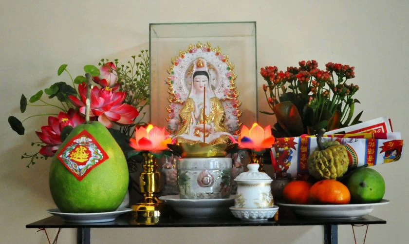 Mẫu trang trí bàn thờ Quan Âm ngày Tết
