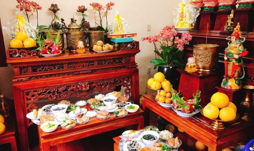 Mẫu sắp đặt bàn thờ Tết 2026 Bính Ngọ đẹp theo phong thủy