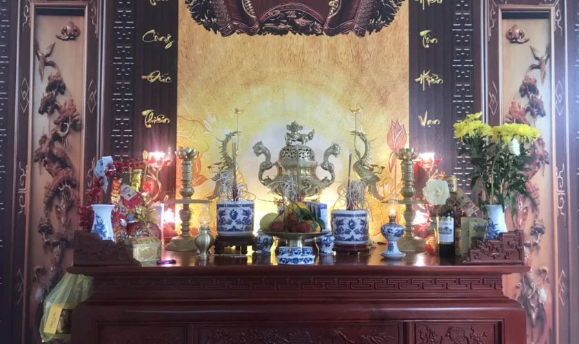 Cách sắp đặt bàn thờ Tết 2026 đẹp theo phong thủy