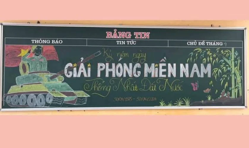 Mẫu trang trí bảng 30/4 1/5 chủ đề xe tăng