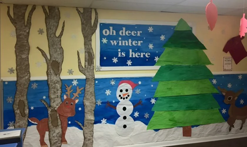 Mẫu trang trí bảng Giáng Sinh có hình tuần lộc