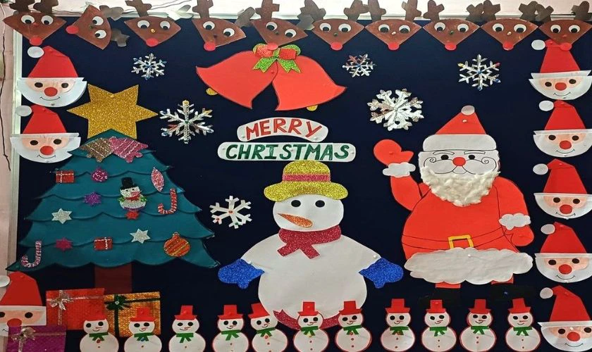 Mẫu trang trí bảng Noel có người tuyết