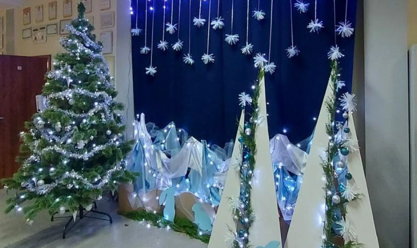 Mẫu trang trí bảng Noel cấp 3 đèn led