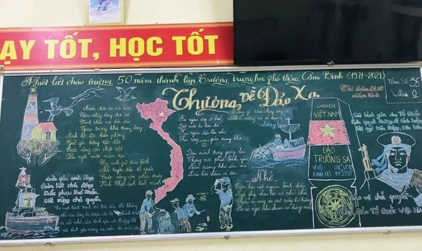 Trang trí bảng ngày Giỗ Tổ Hùng Vương hướng về Việt Nam