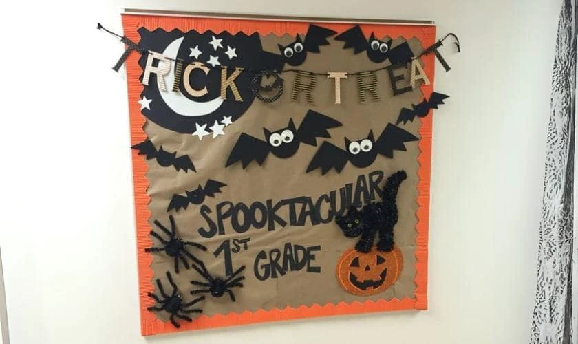 Trang trí bảng Halloween với hình dán, sticker