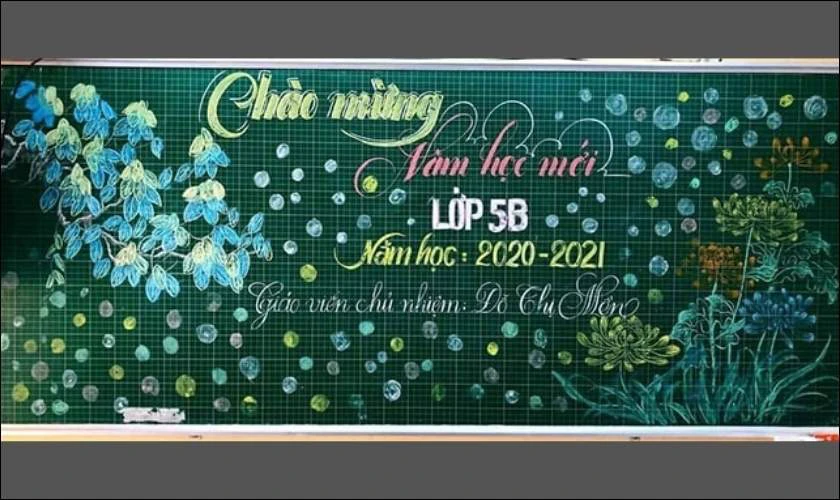 Bảng chào mừng ngày tựu trường có vườn hoa rực rỡ