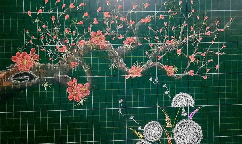 Trang trí bảng vẽ với hình hoa đào
