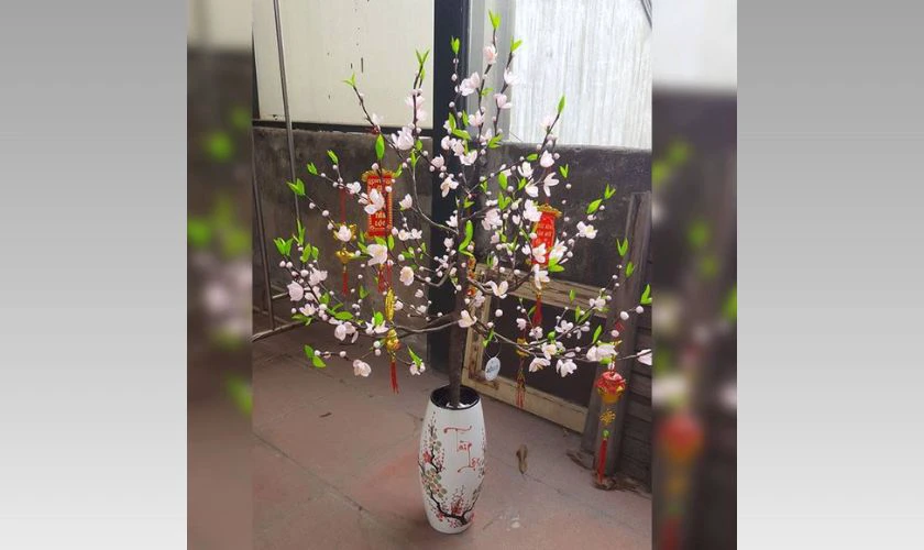 Các mẫu cắm hoa đào trong lọ