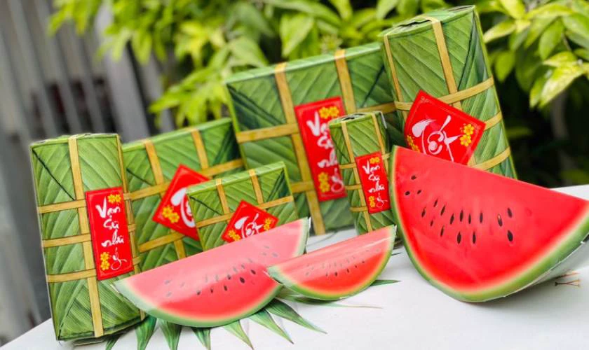 Cách trang trí cây quất ngày Tết với mô hình bánh chưng
