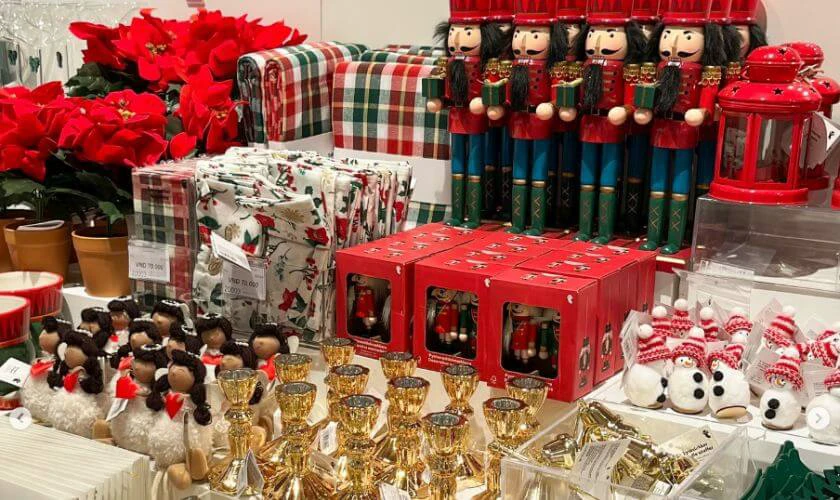 Trang trí cửa kính Noel: Chuẩn bị dụng cụ