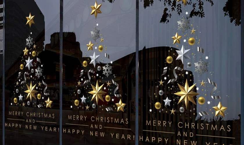 Trang trí cửa sổ Giáng sinh bằng decal dán