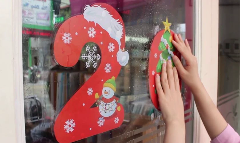 Dán decal Noel đúng kỹ thuật