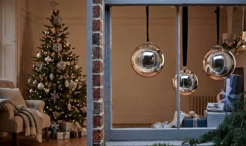 Decor Noel bằng trái châu lấp lánh