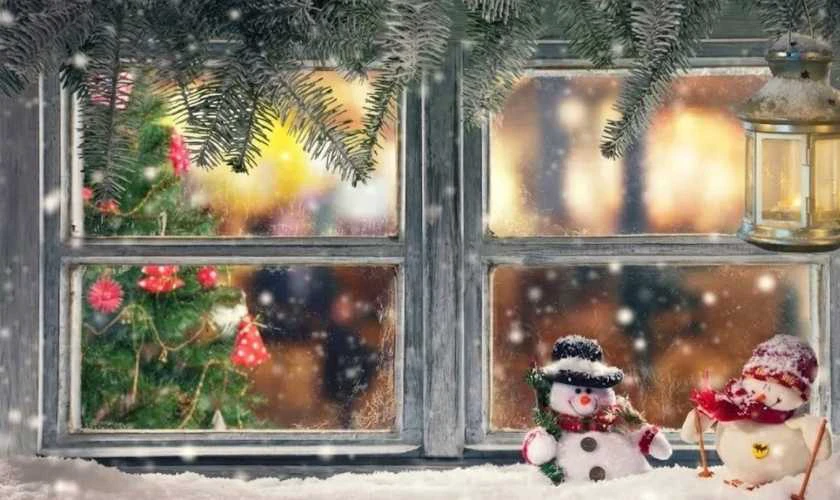 Trang trí cửa sổ Noel bằng mô hình người tuyết đẹp tuyệt