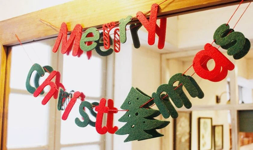 Kết hợp chữ để làm dây treo trang trí cửa sổ