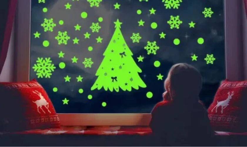 Biến tấu hình vẽ Giáng Sinh với màu dạ quang