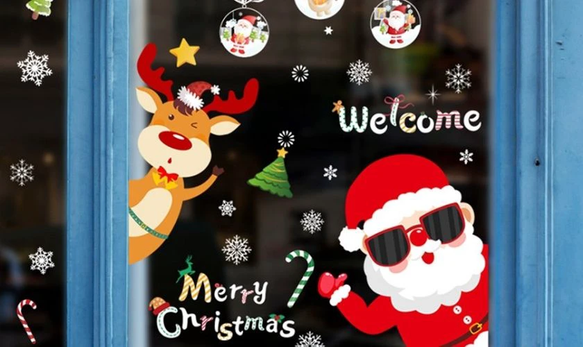 Thay áo cho cửa sổ nhà bạn với hình dán Giáng Sinh bằng decal