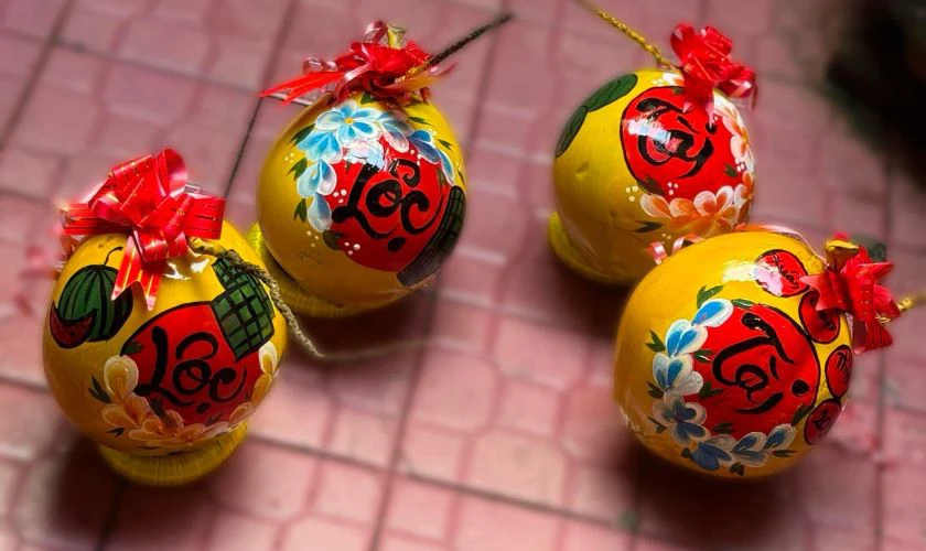 Mẫu trang trí dừa Tết phun sơn