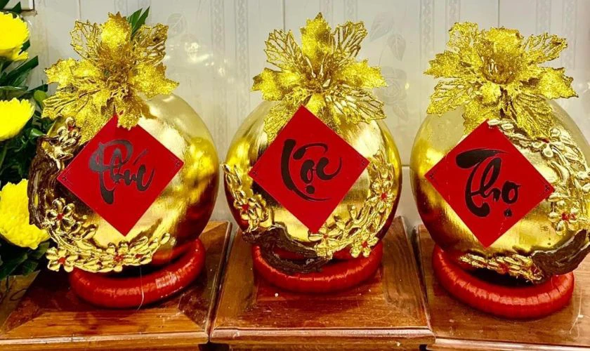 Cách dán chữ thư pháp trang trí quả dừa ngày Tết