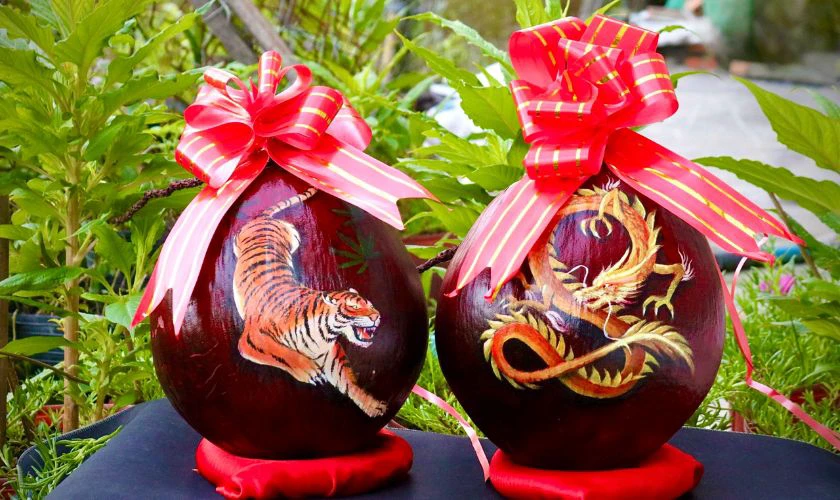Dừa Tết phun sơn hình hổ rồng