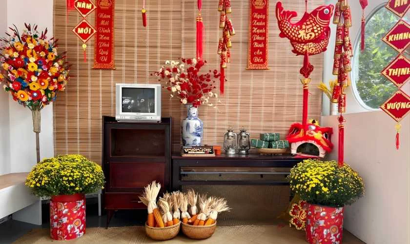 Trang trí gian hàng Tết bằng pháo đỏ mới độc