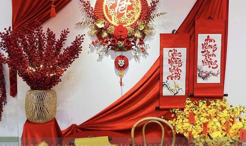 Trang trí gian hàng mùa Xuân bằng câu đối độc đáo