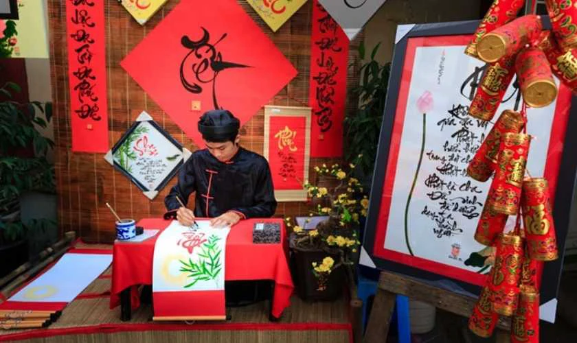 Trang trí gian hàng mùa Xuân bằng tiểu cảnh ông Đồ đơn giản