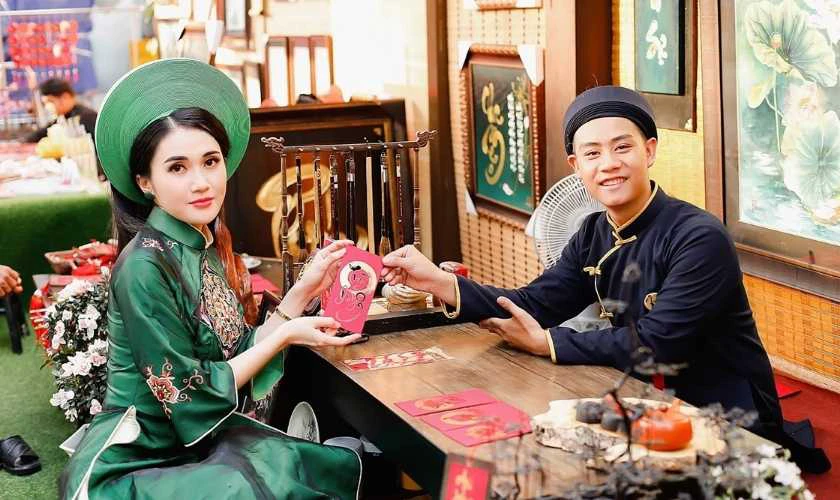 Trang trí gian hàng mùa Xuân bằng tiểu cảnh ông Đồ đẹp