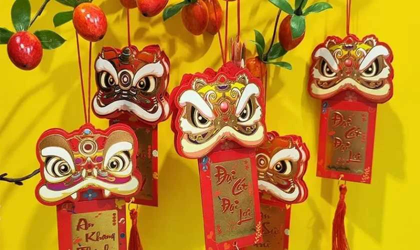 Trang trí gian hàng Tết bằng bao lì xì