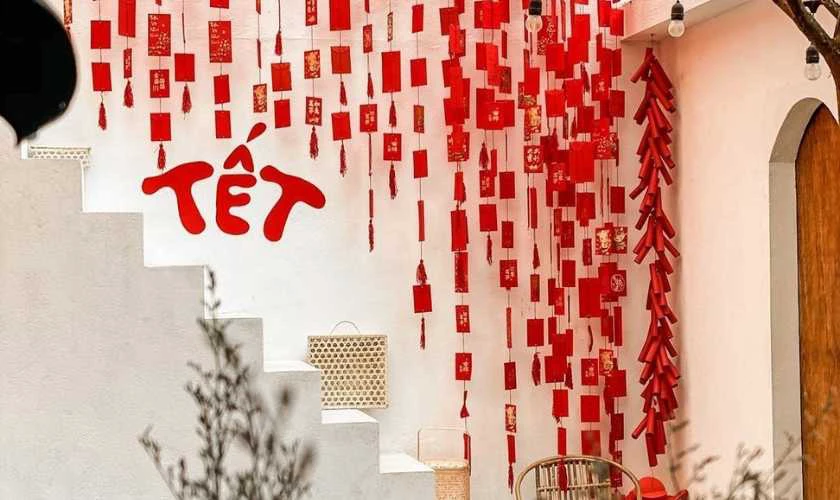 Trang trí gian hàng bằng bao lì xì