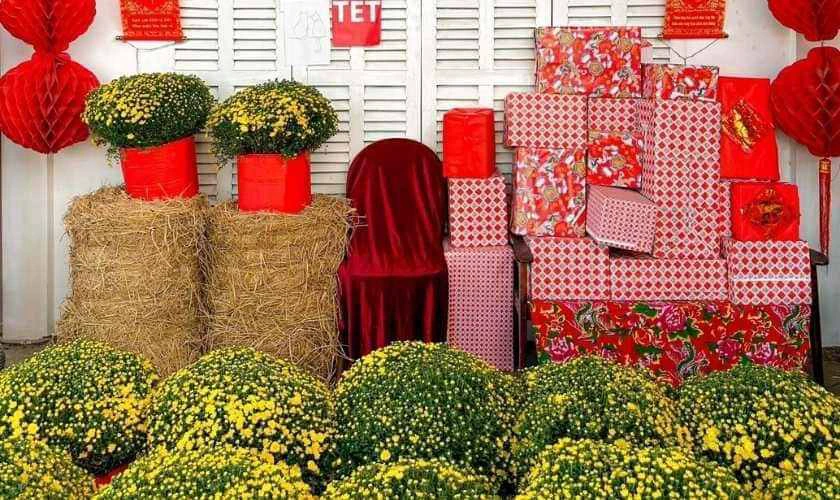 Trang trí với vải chăn con công truyền thống