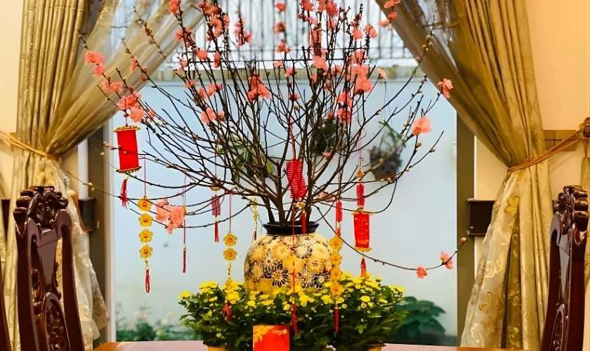 Trang trí gian hàng Tết bằng gốm sứ sang trọng