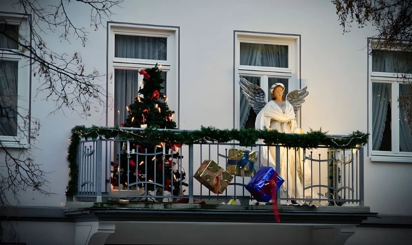 Trang trí Giáng sinh cho ban công