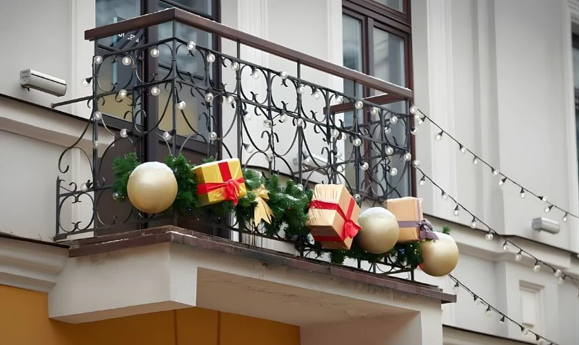 Cách trang trí Noel cho ban công