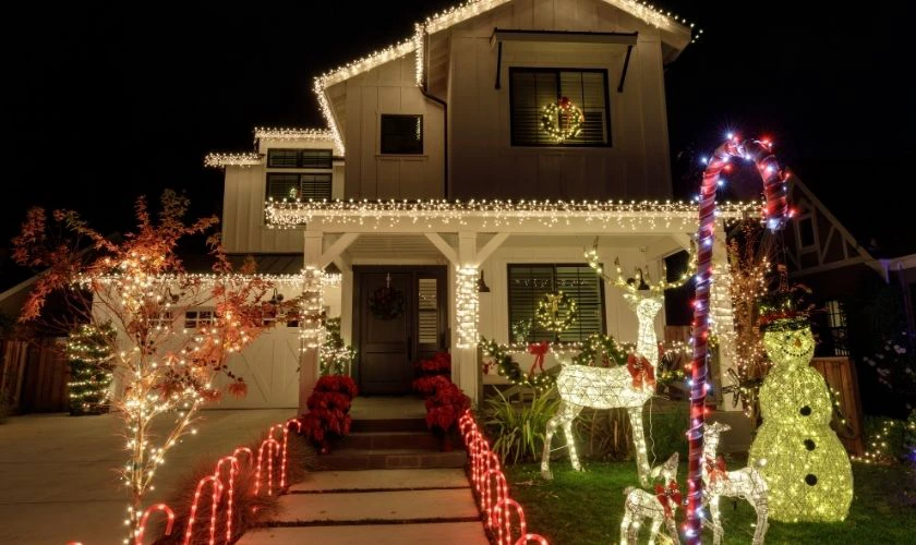 Trang trí Giáng sinh trước cửa nhà