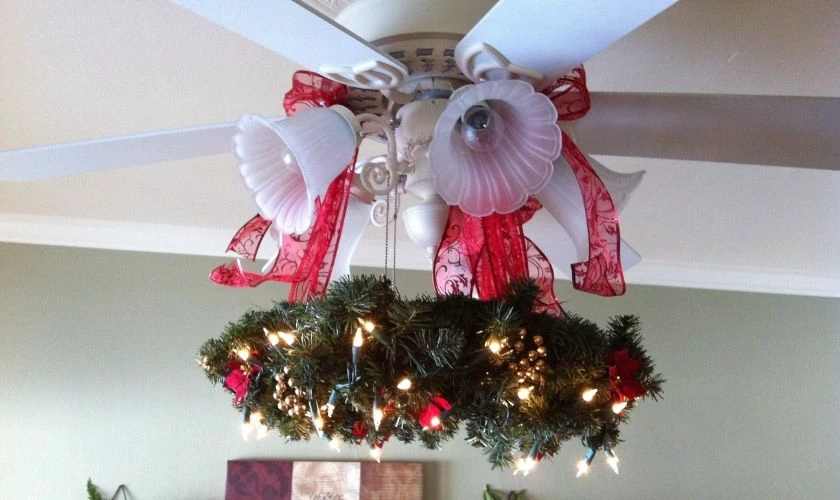 Mẫu trang trí Noel trên trần nhà