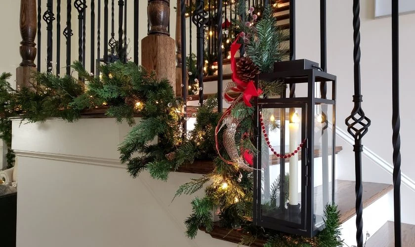 Cách trang trí Noel cho cầu thang